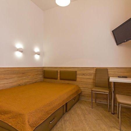 Mini Smart Apartments On Shpytalna 13- Economy Apartment Lviv Bagian luar foto