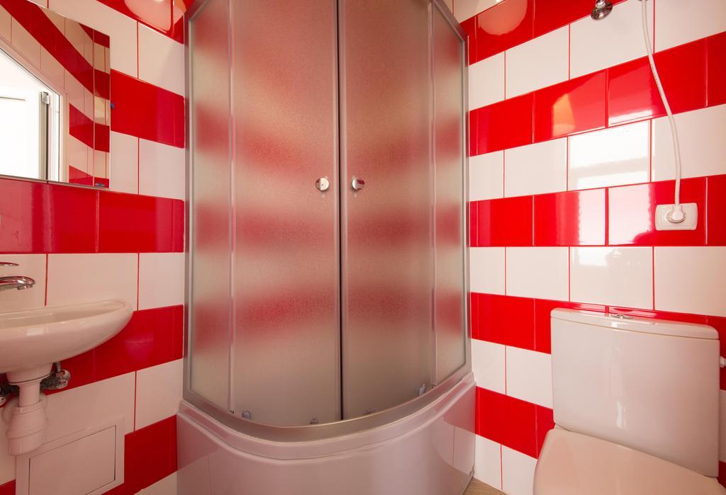Mini Smart Apartments On Shpytalna 13- Economy Apartment Lviv Bagian luar foto