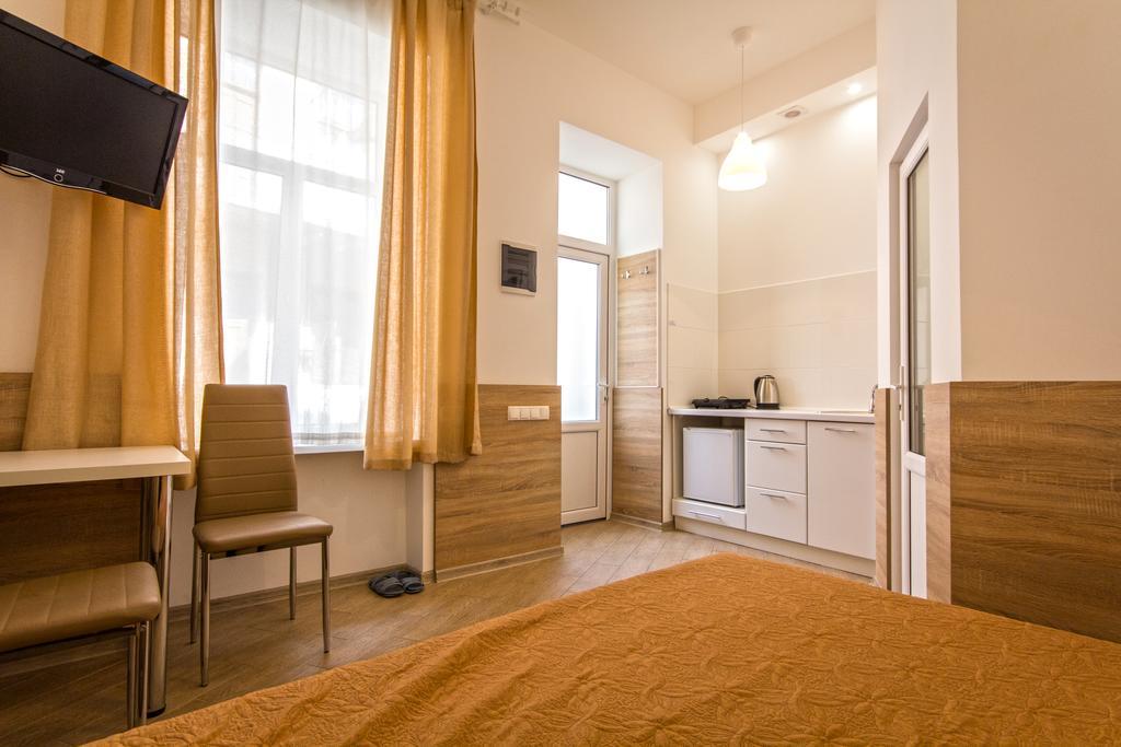 Mini Smart Apartments On Shpytalna 13- Economy Apartment Lviv Bagian luar foto