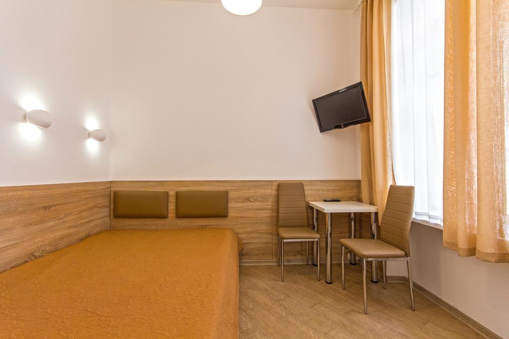 Mini Smart Apartments On Shpytalna 13- Economy Apartment Lviv Bagian luar foto